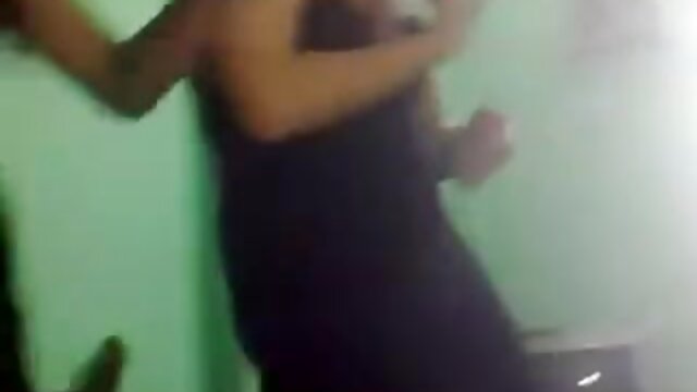 Neverjetno :  Slutty piščanec masturbira in dobi kunilingus od starega lastnika Filmski odlomki 