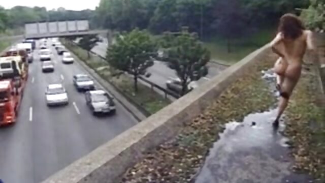 Neverjetno :  Beli fant zajebava lepo Ebony girl v prazni bowling dvorani Filmski odlomki 