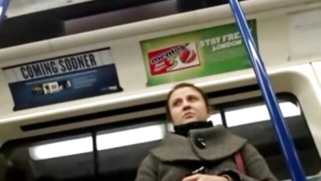 Neverjetno :  Moški vrta sladko muco, ko ga druga punca vabi na seks Filmski odlomki 