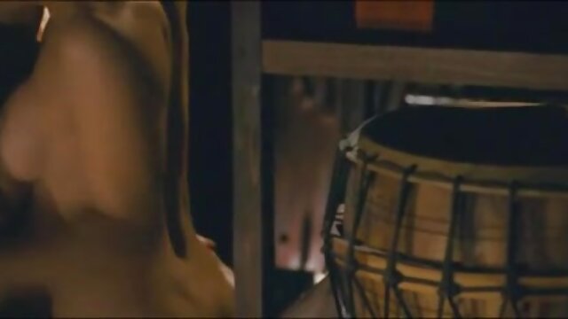 Neverjetno :  Nimfomanka degustira svojo češnjo iz velikega kurca srečneža Filmski odlomki 