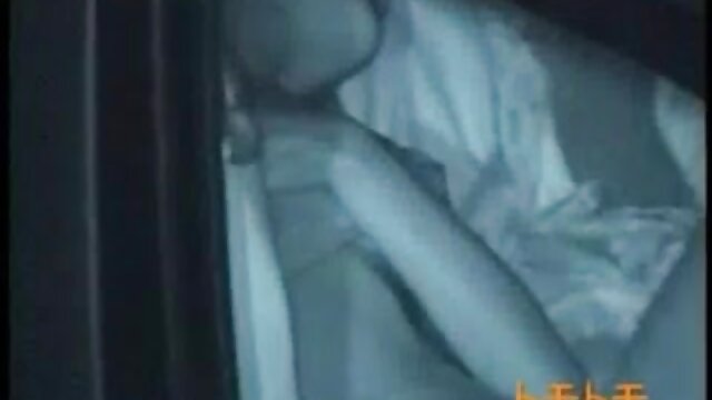 Neverjetno :  Piflarski fant je svojo punčko oblekel v smešen kostum Filmski odlomki 