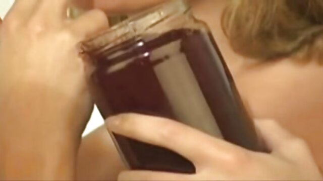 Neverjetno :  Suh črn tip napolni pico rjavolaske MILF z ogromnim tičem Filmski odlomki 