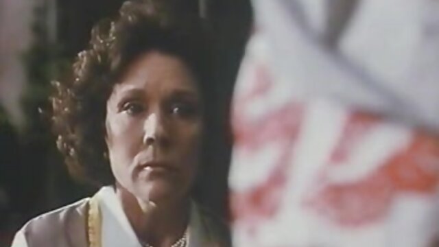 Neverjetno :  Prsate boksarske lezbijke se po pretepu pohotijo ​​v ringu Filmski odlomki 