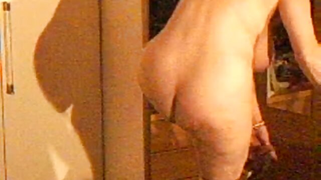 Neverjetno :  Osupljiva blondinka MILF z velikimi prsi dobi velik kljuk Filmski odlomki 