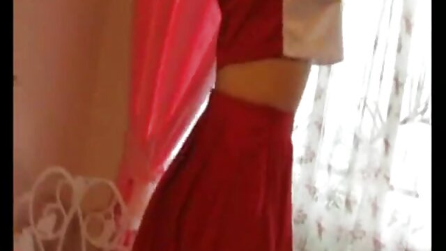 Neverjetno :  Prsata blondinka v belih nogavicah uživa v pravilnem analnem raztezanju Filmski odlomki 