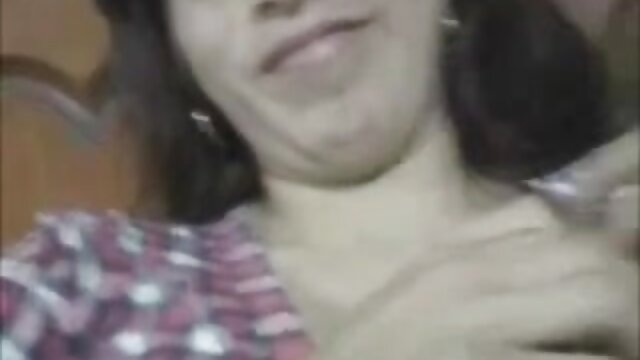 Neverjetno :  Babe raztrga hlačne nogavice in jih analno zajebal z dolgim ​​lesom Filmski odlomki 