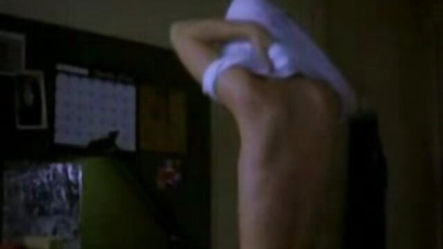 Neverjetno :  Tetovirani žrebček lepo analizira evro kurba v kužku in ne samo Filmski odlomki 