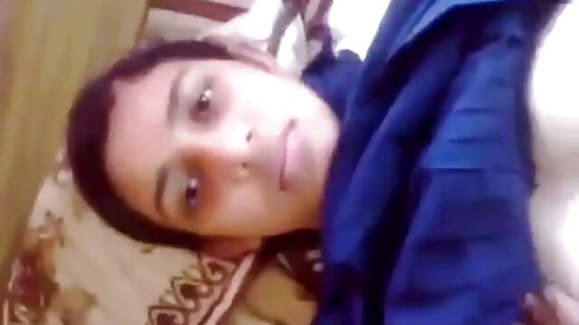 Neverjetno :  Izgubljena stava divjega dekleta na ruleto se spremeni v divjo orgijo z dvema fantoma Filmski odlomki 