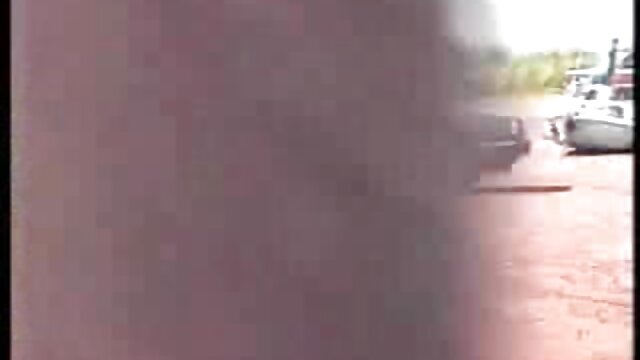 Neverjetno :  Fotograf tetovirano rjavolasko manekenko udari Filmski odlomki 