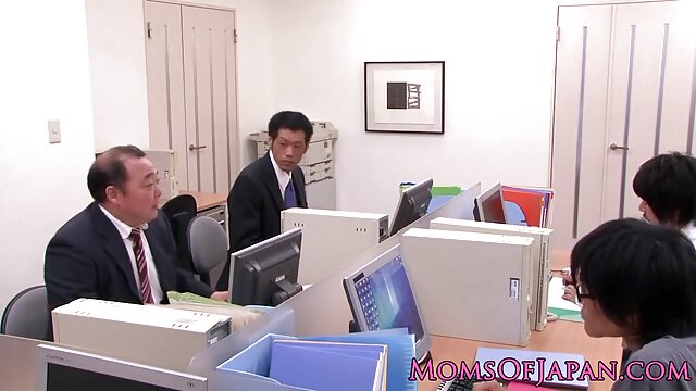 Neverjetno :  Latina kurba potiska vodo iz riti in trdi tiča jo vrta Filmski odlomki 