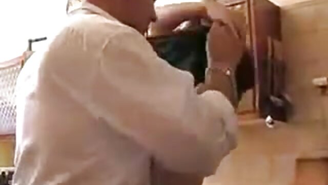 Neverjetno :  Dekle s svetlimi lasmi in lepimi očmi razveseljuje fotografa Filmski odlomki 