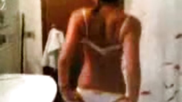 Neverjetno :  Analna nimfomanka se močno zajebava, medtem ko njena prijateljica sesa tiča Filmski odlomki 