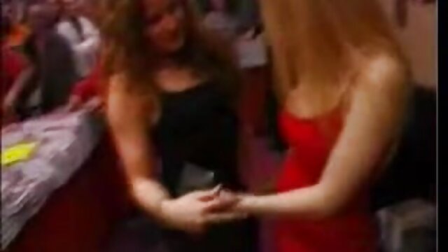 Neverjetno :  Lusty Asian babe gets dober hardcore poolside dicking Filmski odlomki 