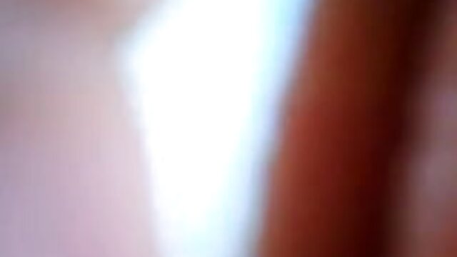 Neverjetno :  Dve piščanci dvojno združita ubogega tipa v tej ranljivi trojici Filmski odlomki 