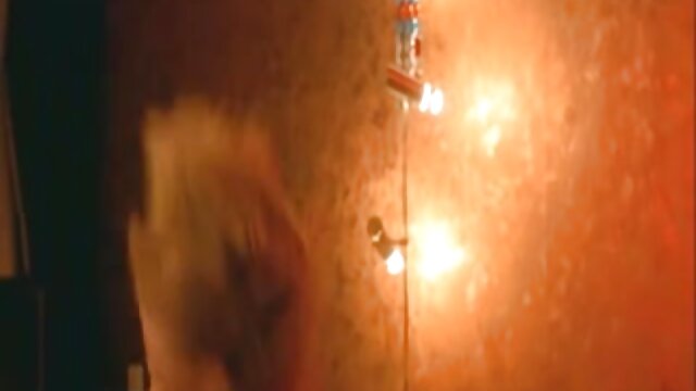 Neverjetno :  Temnolasa puma ima velik spolni apetit in zelo mladega ljubimca Filmski odlomki 