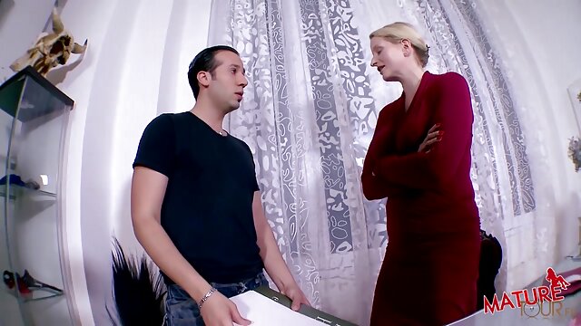 Neverjetno :  Dve neverjetni punčki imata seanso v troje s tem popkom Filmski odlomki 