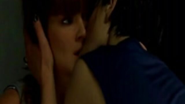 Neverjetno :  Mišična pedagoginja se razteza v razredu bimbo blond dekle Filmski odlomki 