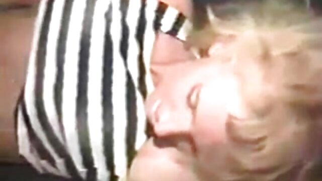 Neverjetno :  Prsata manekenka s seksi porjavelimi črtami, ki jih je zatemnila stroga najemodajalec Filmski odlomki 