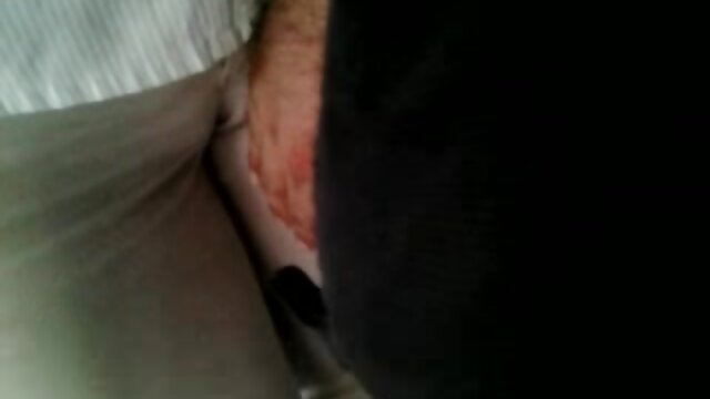 Neverjetno :  Dve pohojeni lezbijki se seksata na javnem stranišču Filmski odlomki 