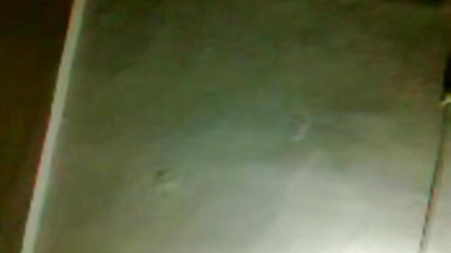 Neverjetno :  Uniformirane porno kurbe so dol deliti slastnega tiča v četverici Filmski odlomki 