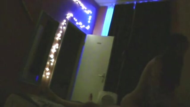 Neverjetno :  Cutie razveseli partnerjevo izboklino s popolnim fafanjem Filmski odlomki 